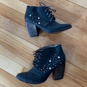 Women’s Libby Edelman Black Tie-up Booties with Studs and Gemstones- Size 8